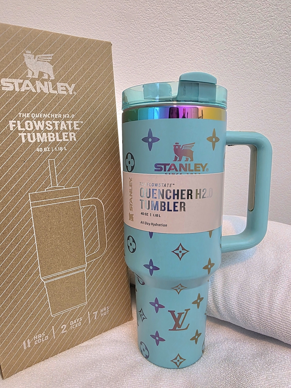 Stanley turquoise Iridescent Engraved Logo FlowState Quencher Tumbler 40 Oz